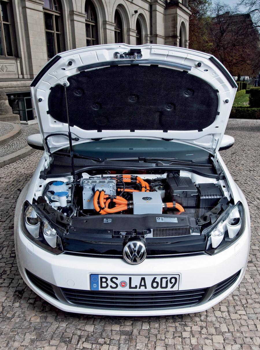  Volkswagen Golf Blue-E-Motion Concept 2011 года  (фото 2 из 3)